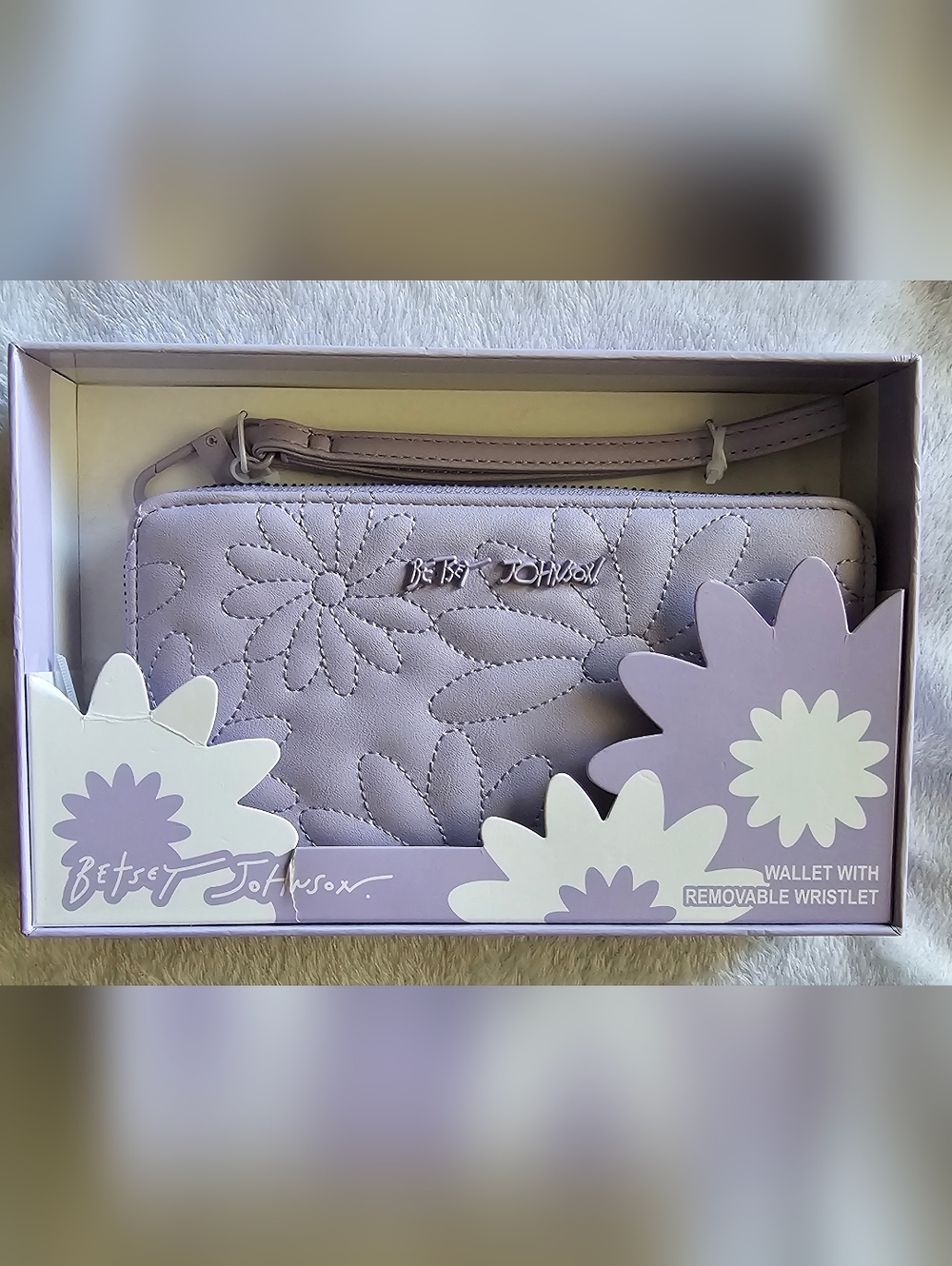 Betsey Johnson quilted daisy flower wallet
